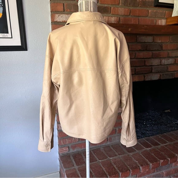 Aritzia Babaton Pelli Hip Vegan Leather Shirt Jacket in Tan Sz S - Picture 6 of 10